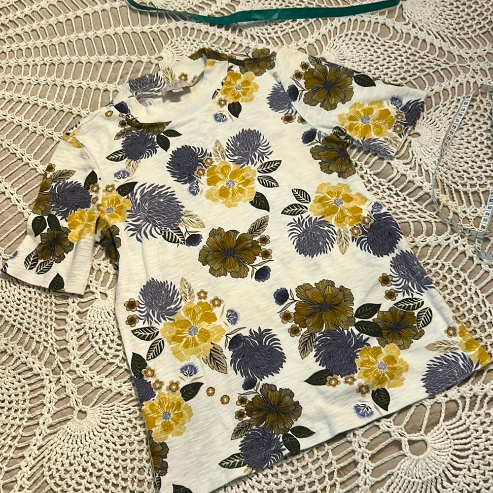 LOFT  🌸 Floral,mock neck shirt.  Size small petite